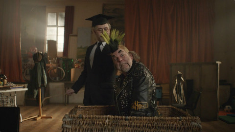 笑疯,这年头木偶都能成精了,上哪儿说理去《9号秘事:伯尼·克利夫顿的更衣室》